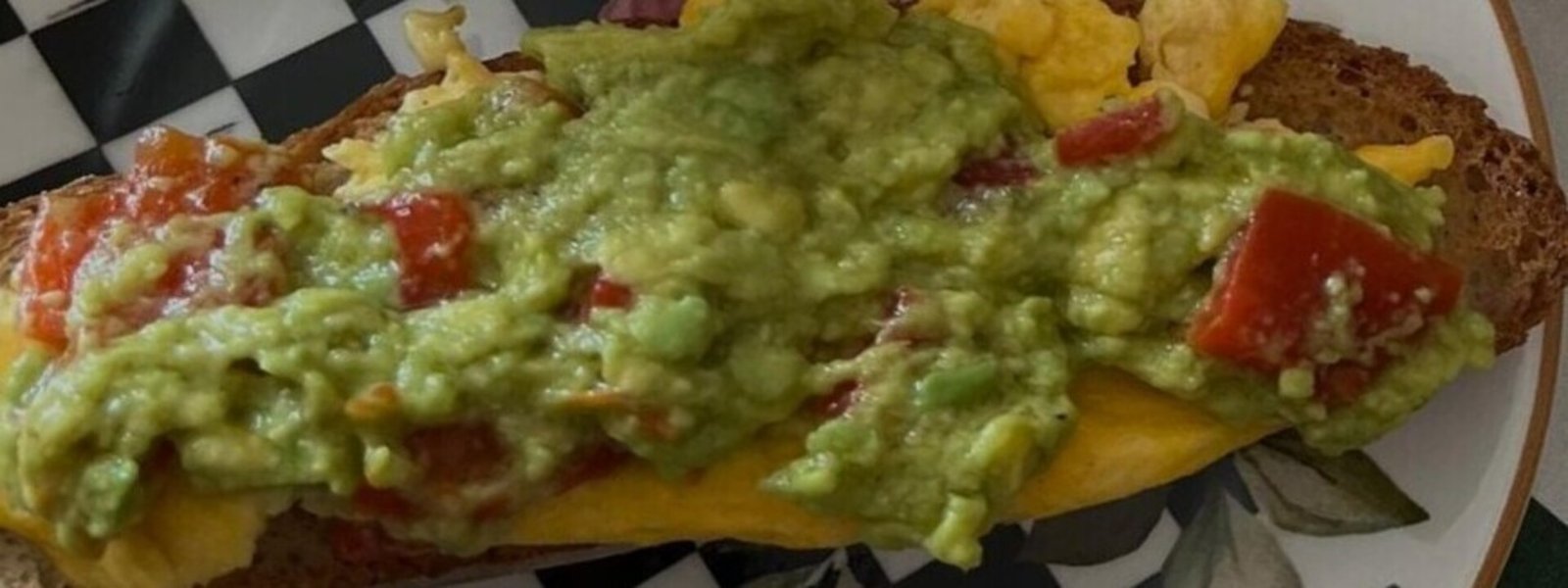 Avokadolu Yumurta Tost